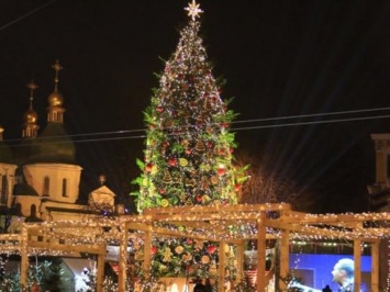 Зацени: елка на Софийской площади полностью готова к праздникам