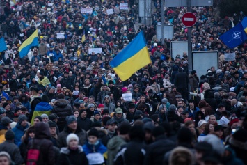Украинцы резко высказались против демократии: чего не хватает народу