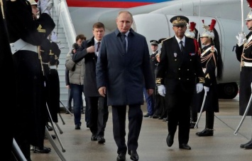 Владимир Путин вызвал недоумение в Сети своей "болезненной" походкой