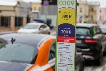 Москва напомнила о бесплатной парковке в праздники