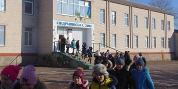 В Луганской области спасатели провели учебные эвакуации в двух образовательных учреждениях