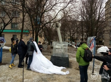 Из центра Краматорска убрали мемориал жертвам обстрела. У властей говорят - чтобы спасти от вандалов