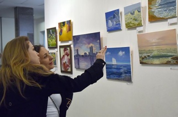 В поисках гармонии: в столичном музее открылась выставка женщин-художниц