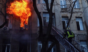 Заперла дверь и сбежала: полиция выяснила страшные детали пожара в колледже Одессы