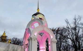 Символ Харькова засияет новыми цветами (фото)