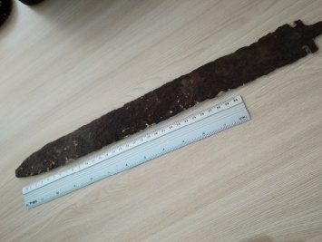В Южном Буге на Николаевщине нашли 500-летний меч (ФОТО)