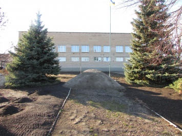 Жители Нововасильевки сэкономили на электричестве и строят спортивную площадку