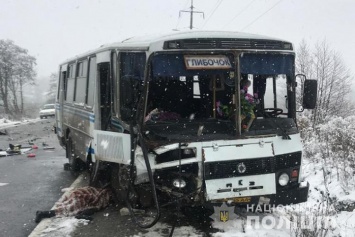 Вылетела из салона: под Тернополем произошло жуткое ДТП с автобусом