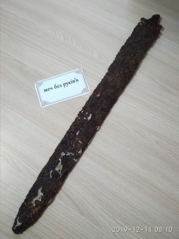 На Николаевщине в реке нашли меч, которому более 500 лет, - ФОТО