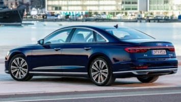 Уже покрылась пылью: в Украине нашли брошенной новую Audi A8