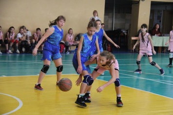 Воспитанницы бердянской ДЮСШ успешно провели игры во Всеукраинской лиге