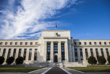 ФРС США сохранила ставку, не собирается ее менять еще год
