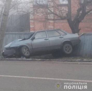 В городе на Харьковщине мужчину выбросили из-за руля прямо посреди дороги (фото)