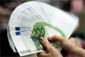 НБУ вдвое повышает лимит инвестиций физлиц за рубеж - до 100 тысяч евро в год