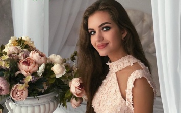 Нежная и еще девочка: жена Димы Комарова показала невероятную красоту