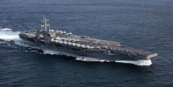 Спутник заснял погоню 20 иранских кораблей за авианосцем США