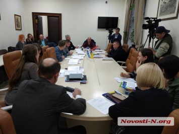 Депутат предложил отдать личную парковку Сенкевича и столовую горисполкома ЦНАПу