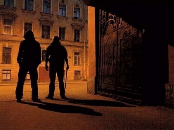 В Киеве два пьяных курсанта Национальной академии внутренних дел ограбили прохожего