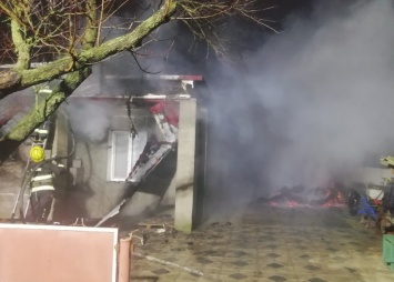 Пожар в Юбилейном: огонь с бани перекинулся на жилой дом