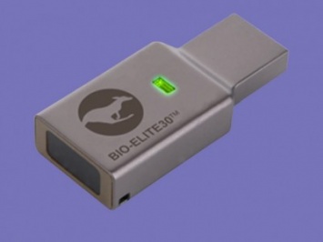 USB-флешка Kanguru получила сканер отпечатков и собственную ОС