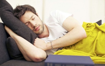 Ученые узнали, как долгий сон связан с риском инсульта