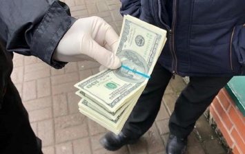 Во Львове полицейский вымогал $4 тысячи у студентов