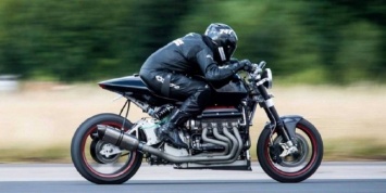 Зеф Эйзенберг представил мотоцикл с двигателем V8