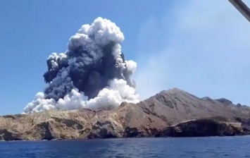 Для поиска погибших из-за извержения вулкана в Новой Зеландии привлекли водолазов