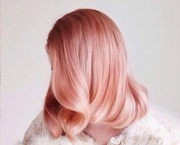 Розовый блонд и красное дерево: названы самые популярные цвета волос 2020