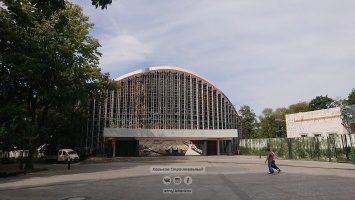 Когда планируется завершить реконструкцию киноконцертного зала "Украина"