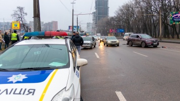 В Днепре возле "Дафи" столкнулись 4 авто: движение затруднено