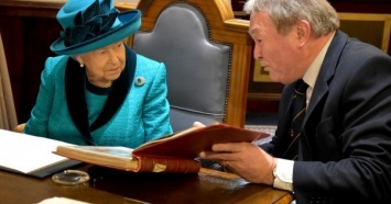 Королева Великобритании Елизавета II ищет SMM-щика: достойная зарплата и бесплатный обед
