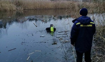 В селе Хотяновка под Киевом двое мужчин погибли, провалившись под лед