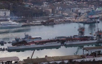 Затонувшую в Крыму подлодку утилизируют