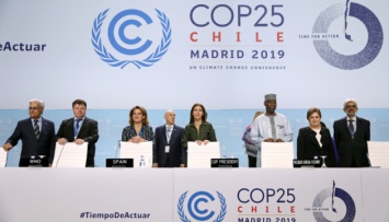 Самый длинный климатический саммит ООН завершился компромиссным соглашением