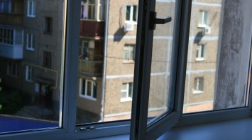 Трагедия в Николаеве: школьник выпрыгнул с окна многоэтажки после ссоры с родителями