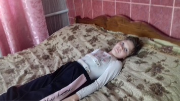 Девочка сломала позвоночник, лежит пластом: учительница физкультуры отказывается помогать