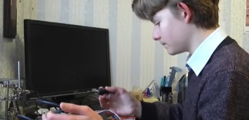 9-классник из Днепра создал зарядку для смартфона от ходьбы: фото