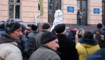 В Черновцах из-за смены перспективного плана тергромад пикетируют ОГА и мэрию