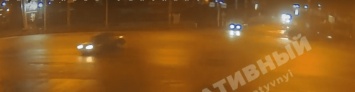 В Днепре водитель сбил женщину на перекрестке: момент аварии (Видео)