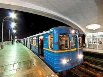 В столичном метро неудобства- пассажиры не могут расплатиться за проезд