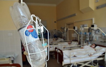 Отравление алкоголем в Николаеве: трех дальнобойщиков выписали из больницы