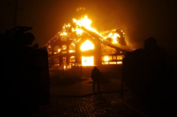 На Днепропетровщине произошел масштабный пожар в отельно-ресторанном комплексе, - ФОТО, ВИДЕО