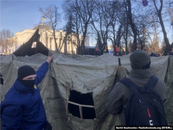 Столкновения у Рады. Полиция разобрала палатки