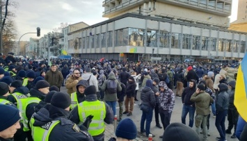 Белецкого пропустили через кордон полиции под Радой