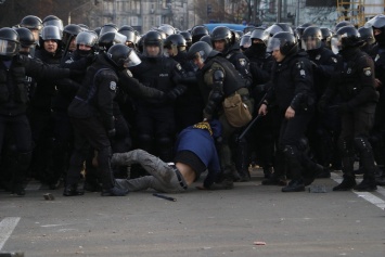 Началось! Власть сорвало! Полиция жестко разогнала Земельный Майдан. Десятки задержанных и пострадавших Фото, видео