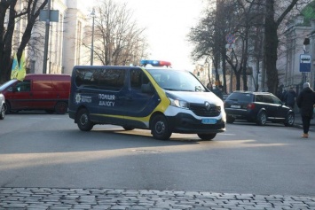 Центр Киева взяли под усиленную охрану полиции: на дорогах - пробки