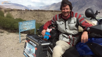 Команда Ричарда Барра проехала 10 тысяч миль от Лондона до Эвереста на шинах Avon Tyres