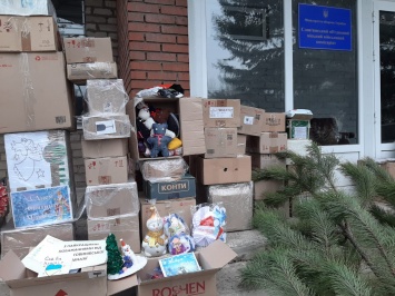 Ко Дню Святого Николая военным ООС передали более 100 коробок с подарками