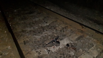 Под Днепром поезд разорвал мужчину на части